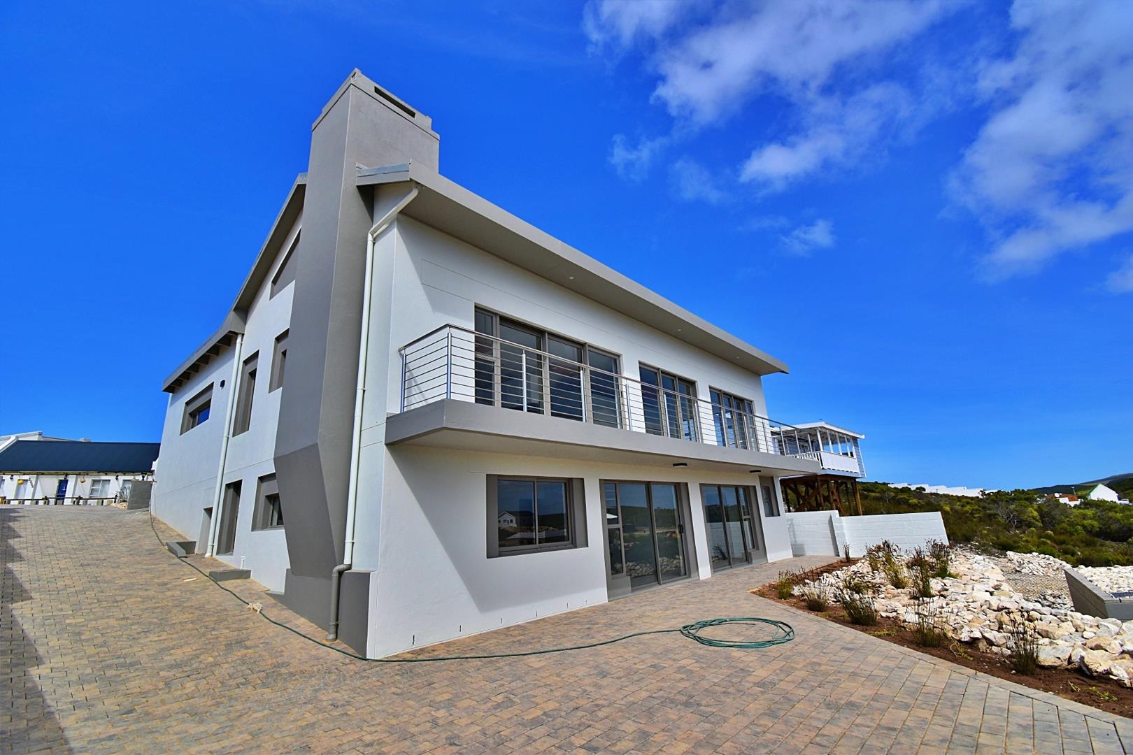 3 Bedroom House for sale in Struisbaai 15 Frances Street P24111794595