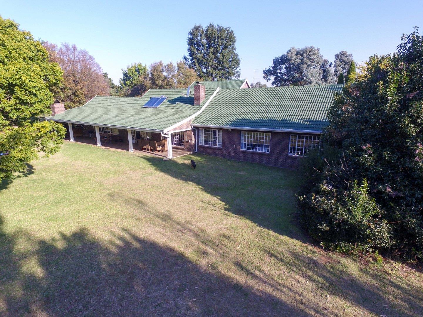 9 Bedroom House for sale in Fairleads P24111803079