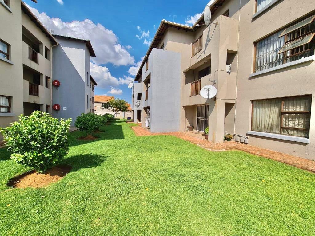 2 Bedroom Apartment / flat for sale in Boksburg Central P24112627955