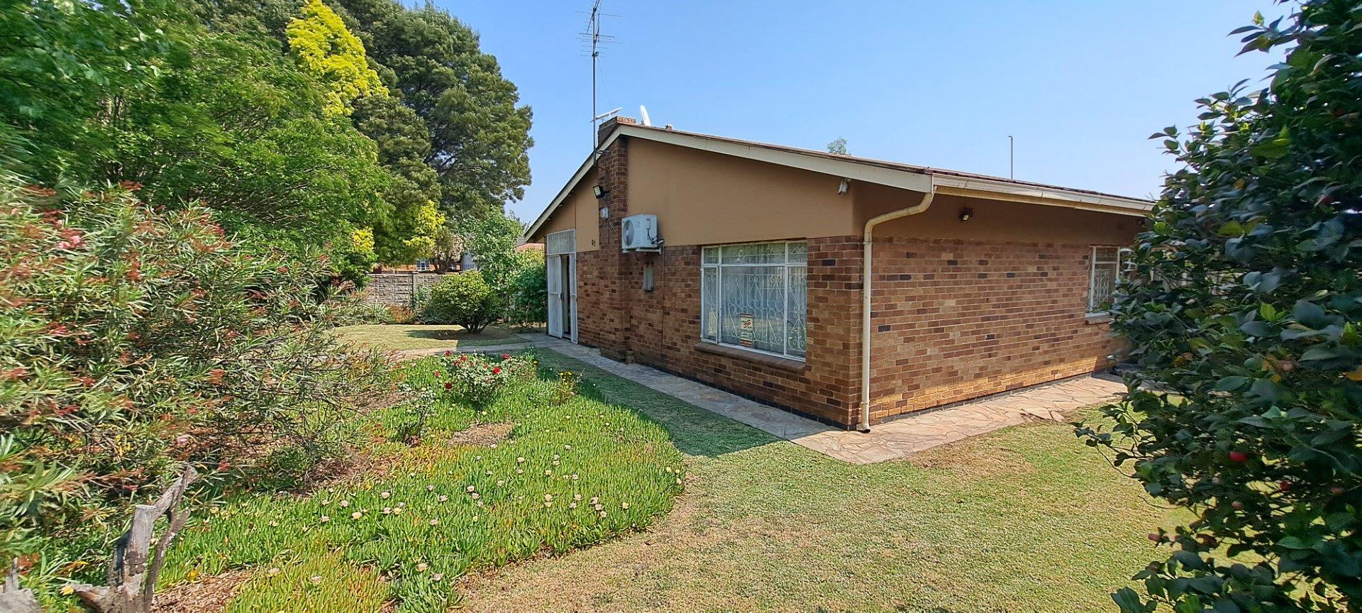 3 Bedroom House for sale in Dunnottar P24111813523