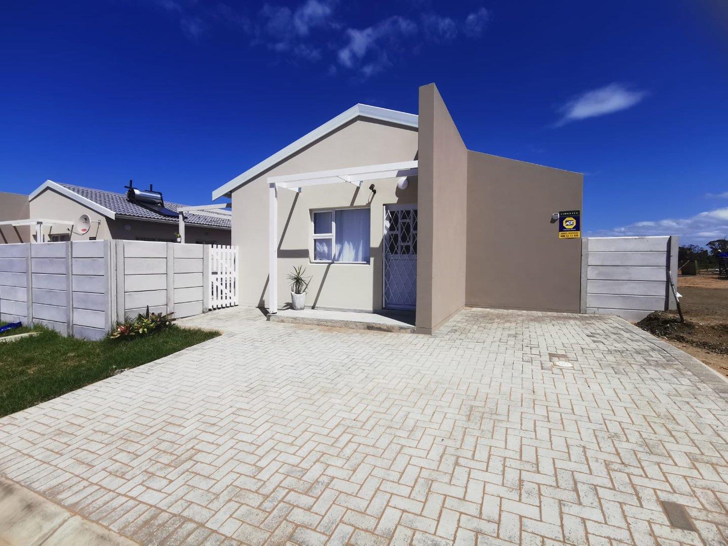 2 Bedroom House for sale in Gonubie P24111772433