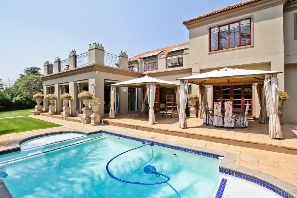 7 Bedroom House for sale in Bedfordview P24111817144