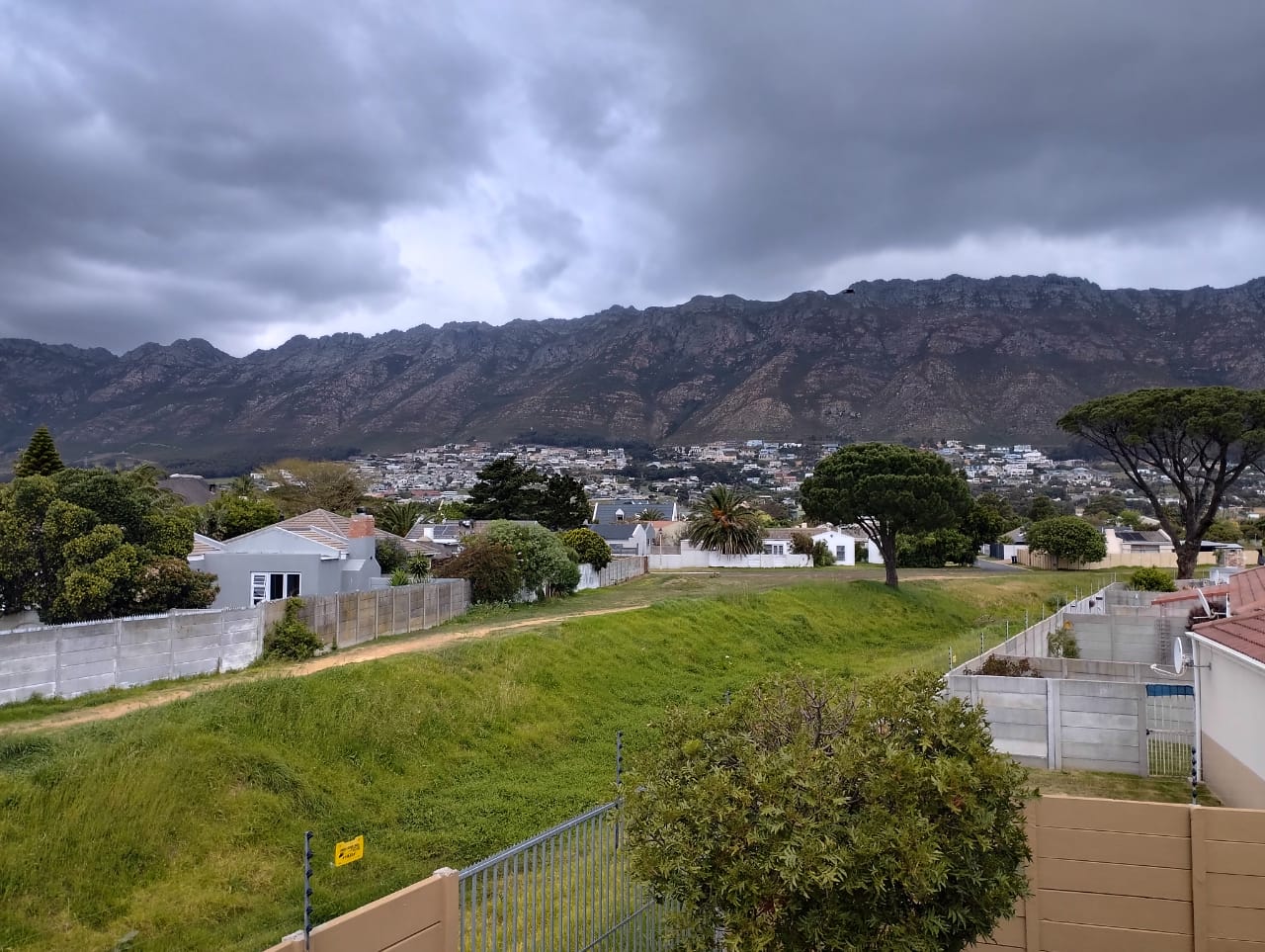 2 Bedroom Apartment / flat to rent in Gordons Bay Central 90 Cornwall