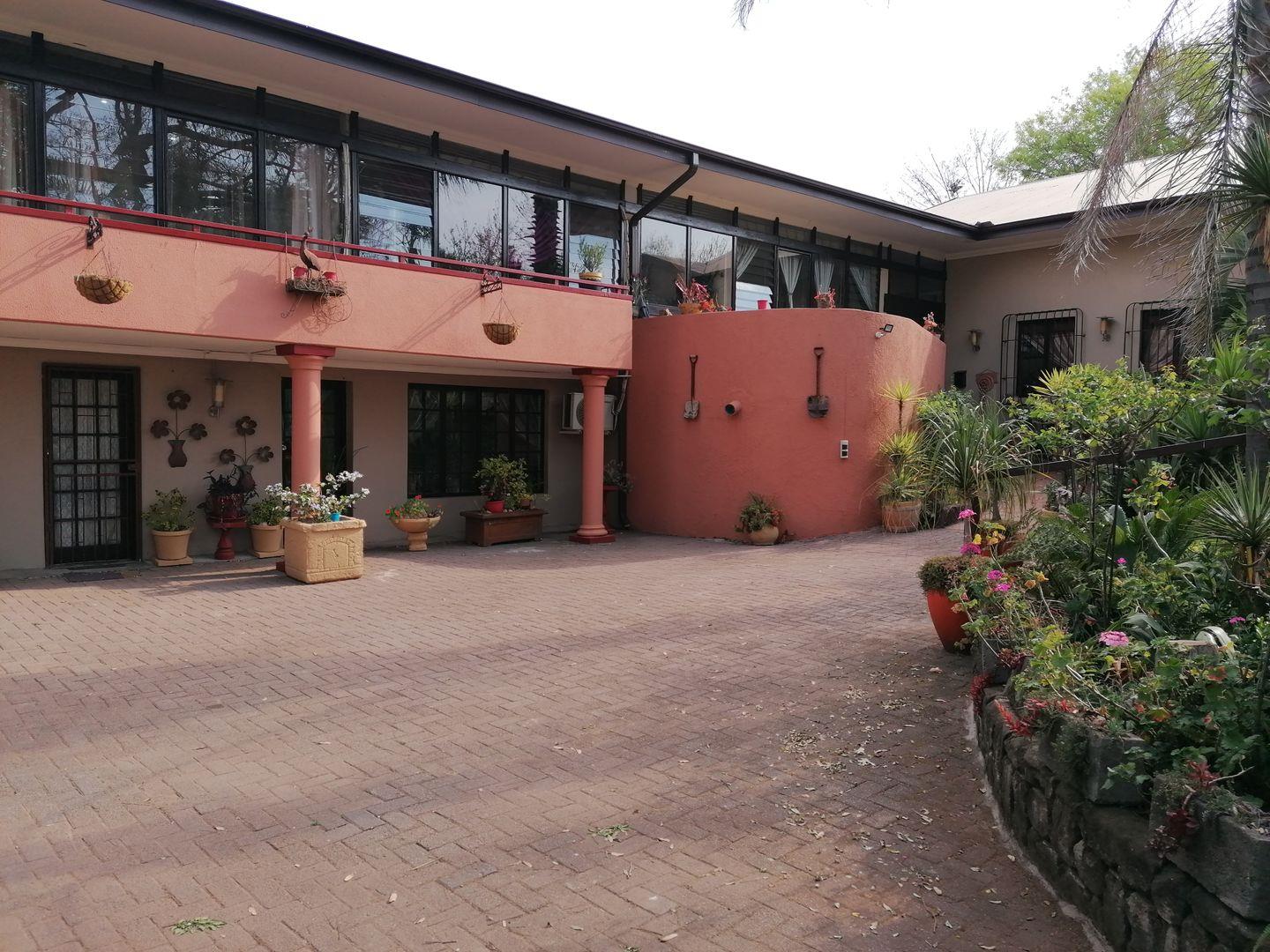 6 Bedroom House for sale in Middelburg Central P24111821024
