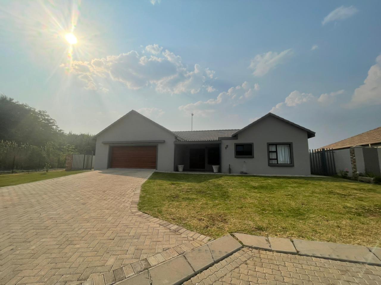 4 Bedroom House for sale in Waterberry Estate P24111825371