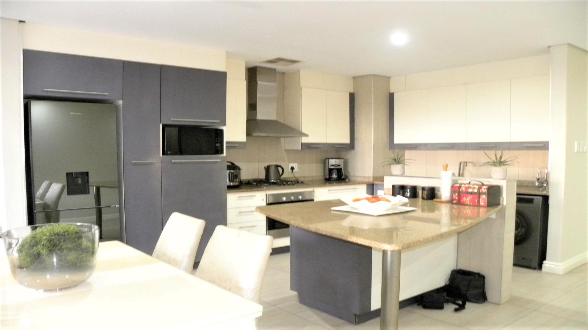 3 Bedroom Apartment / flat for sale in La Lucia P24111830242