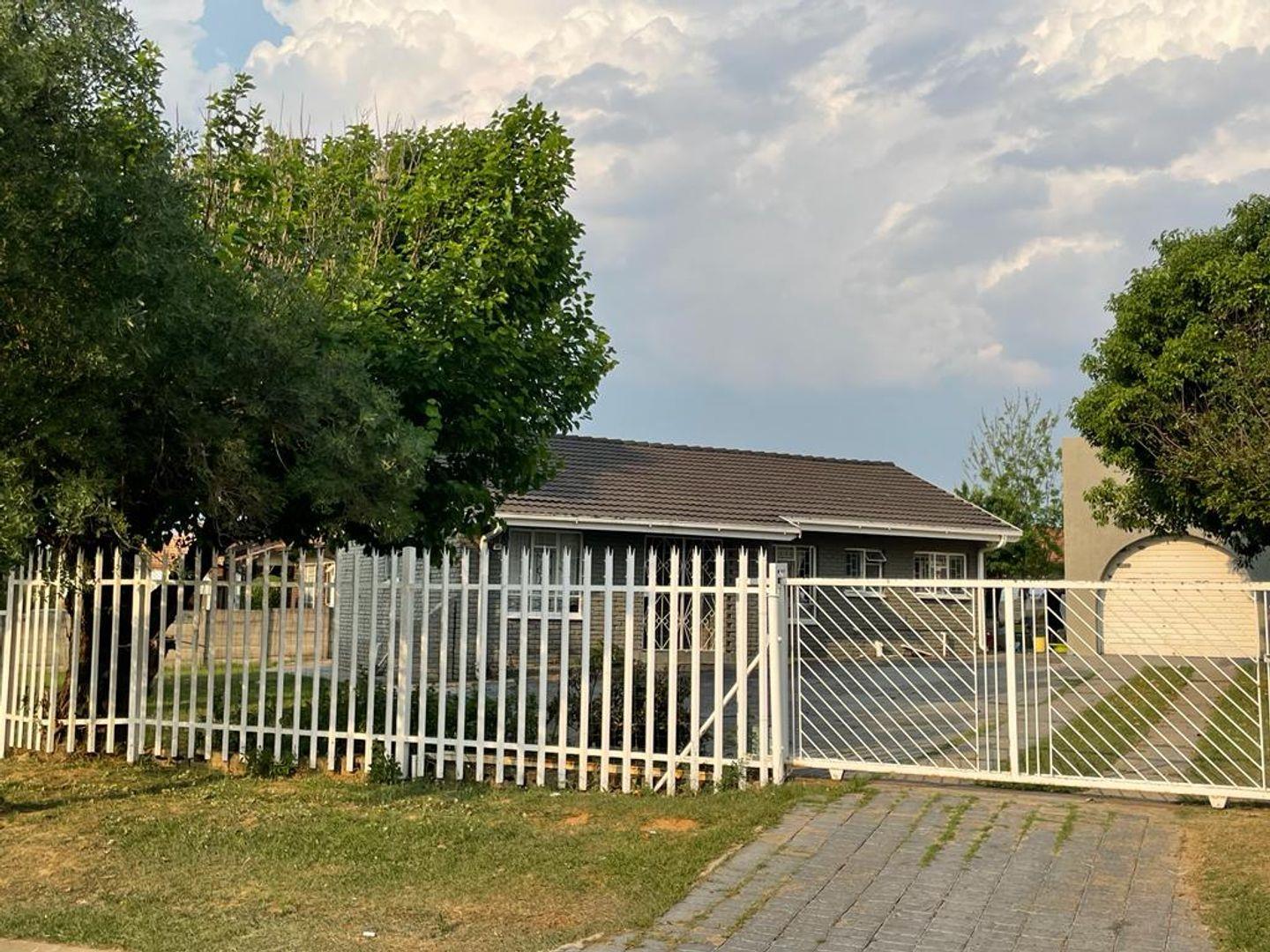 3 Bedroom House for sale in Paradise P24111770905