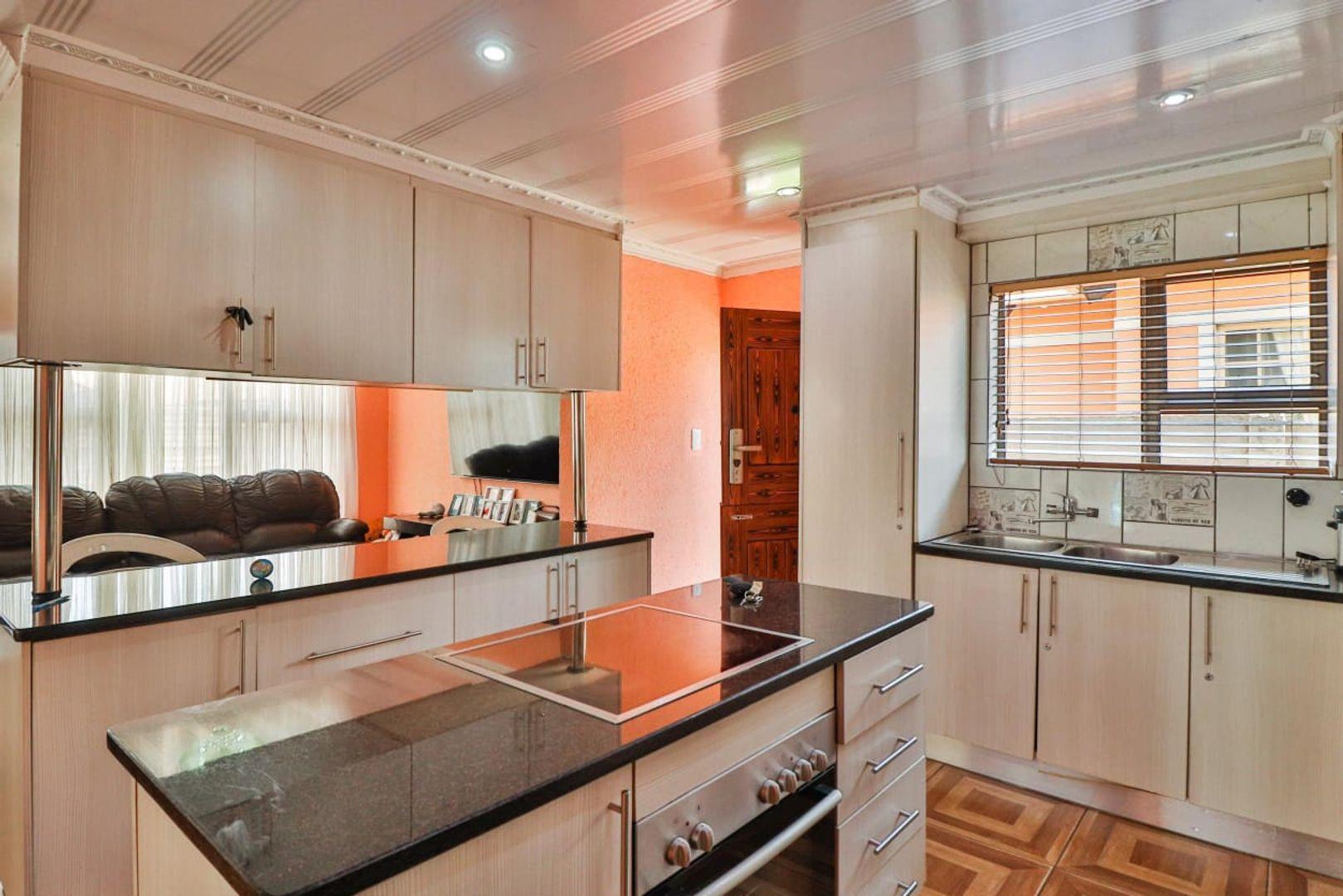 3 Bedroom House for sale in Andeon Westview Security Estate, 6861