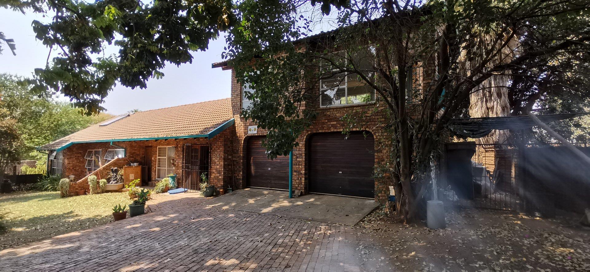 4 Bedroom House for sale in Karenpark P24111844796