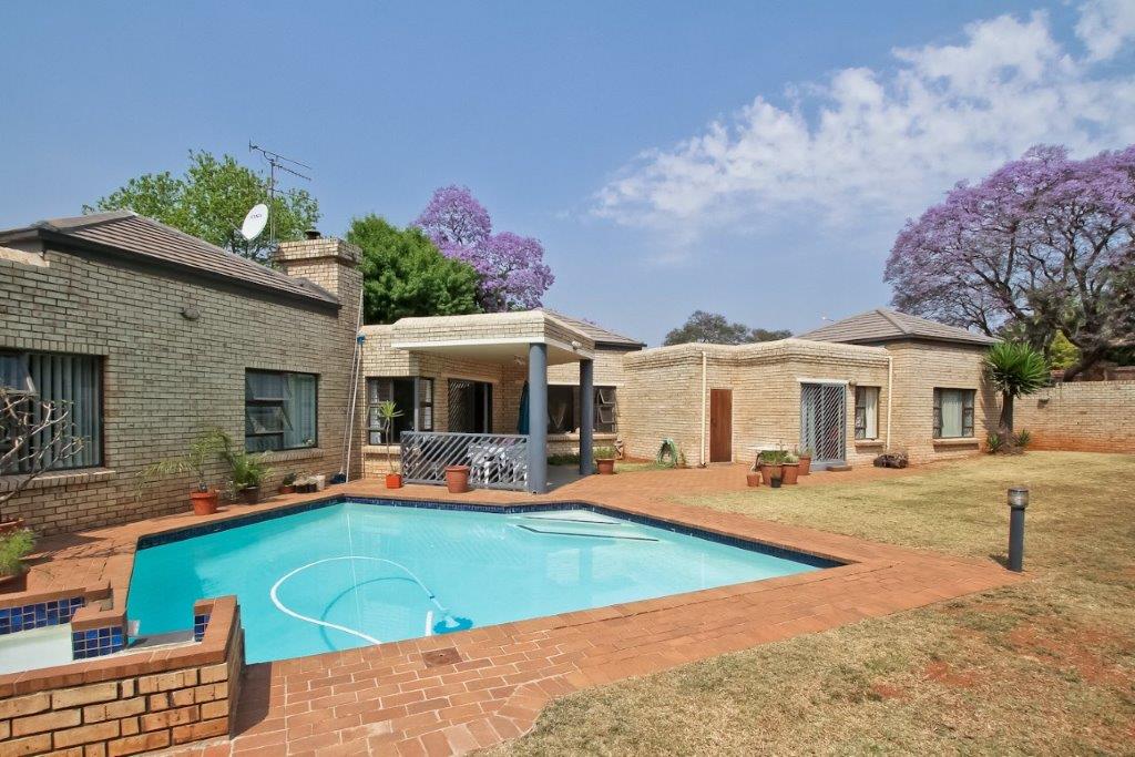 4 Bedroom House for sale in Observatory P24111846807