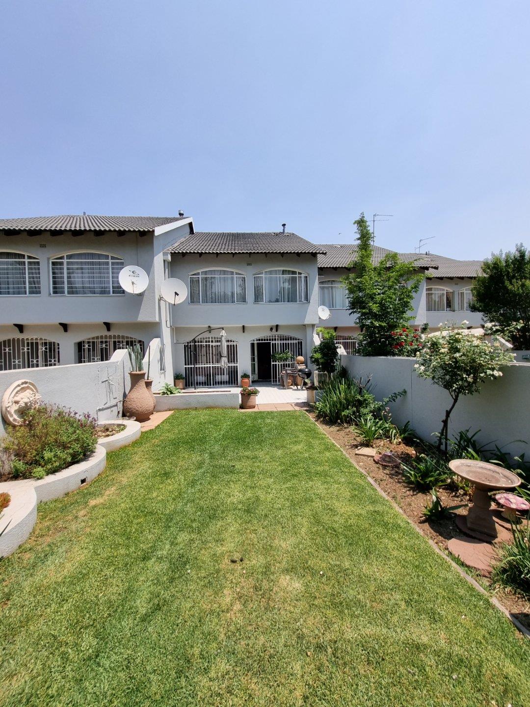 4 Bedroom Townhouse for sale in Three Rivers Proper P24111847903