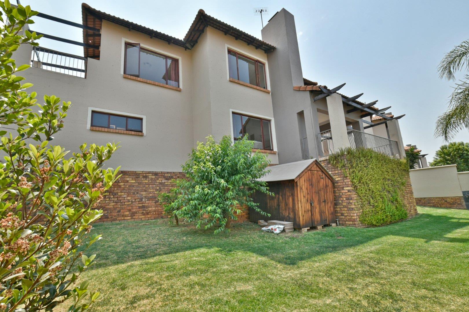 3 Bedroom Townhouse for sale in Glenvista 247 Bellairs Drive P24