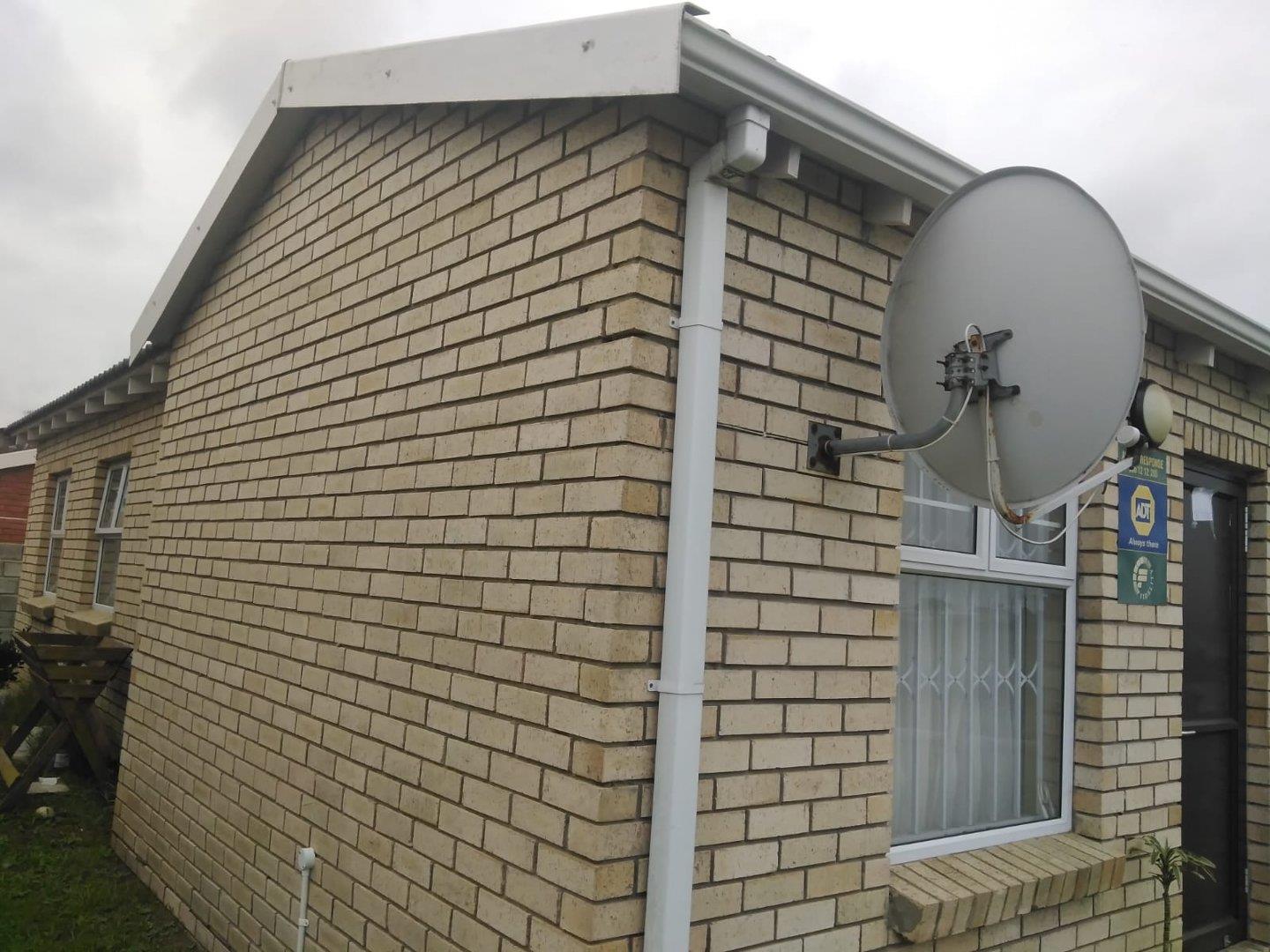 2 Bedroom House for sale in Walmer Link P24111849363