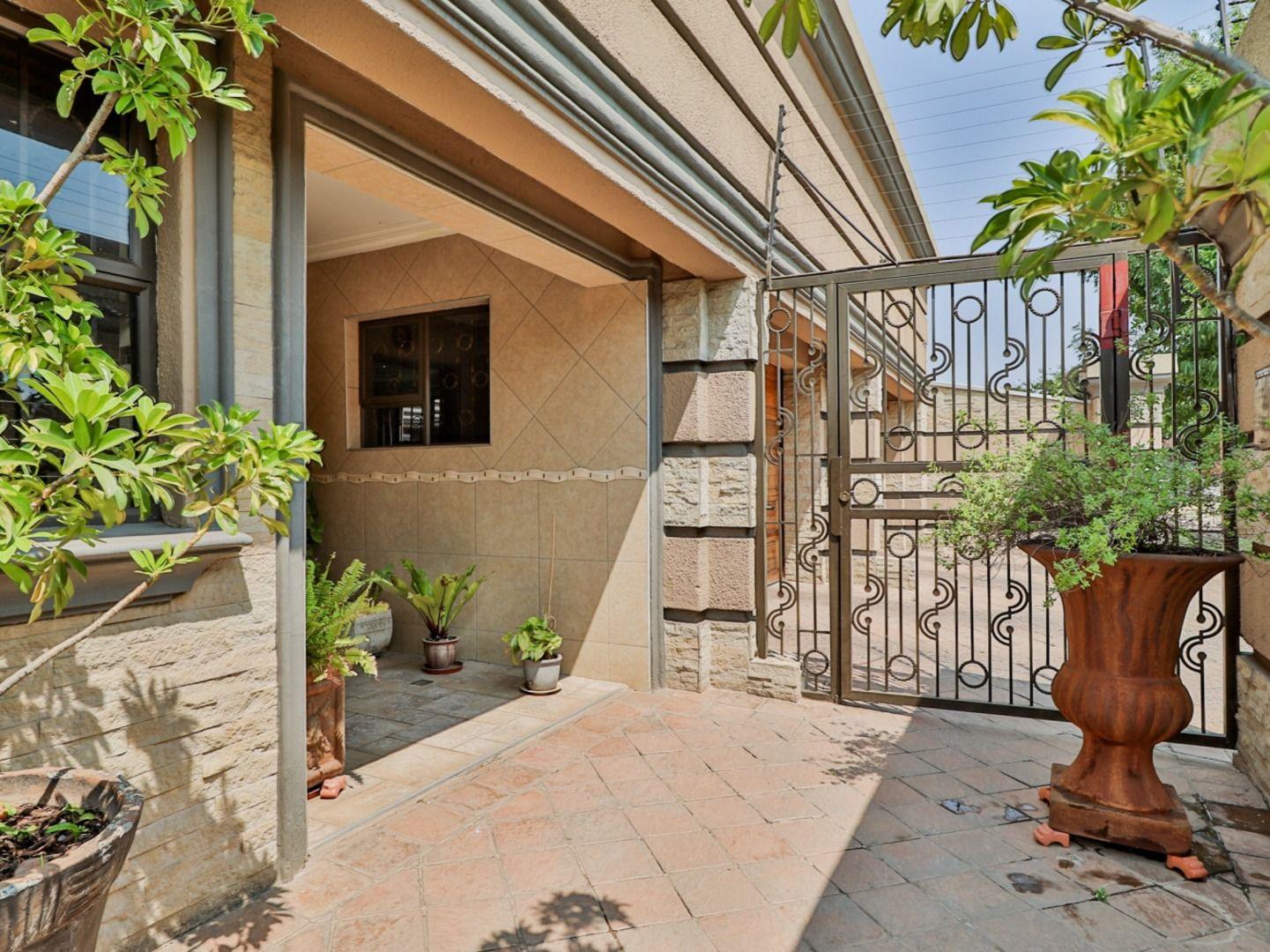 4 Bedroom House for sale in Mackenzie Park 13 Starling Street P24