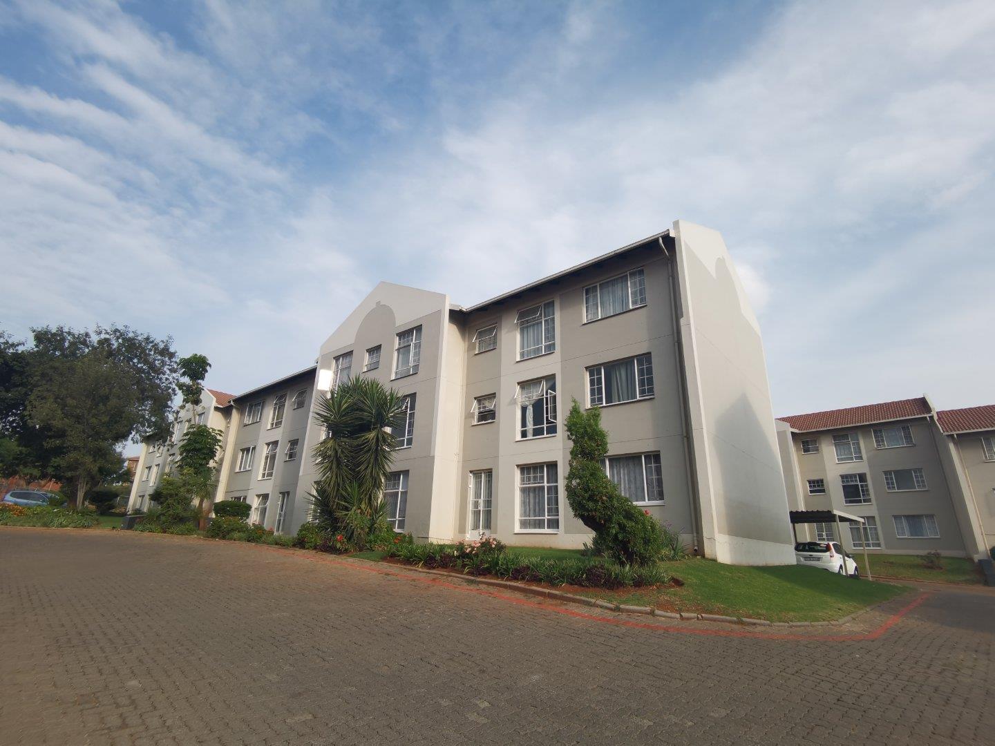 3 Bedroom Apartment / flat for sale in Weltevreden Park 11 Terrace