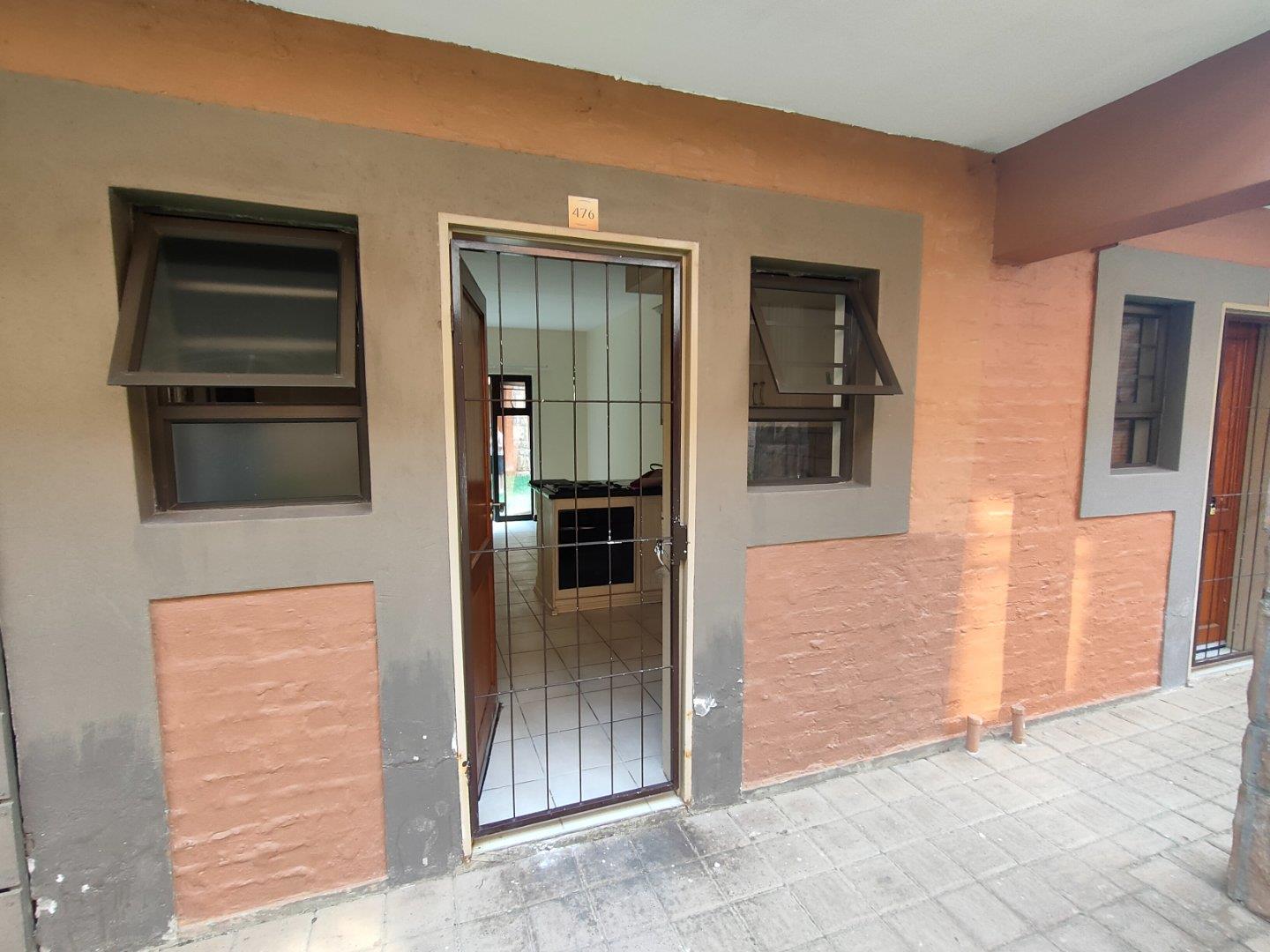 1 Bedroom Apartment / flat for sale in Vredenhof SH Old Kimberley Rd