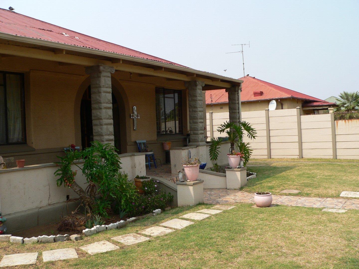 3 Bedroom House for sale in Randfontein Central P24111864044