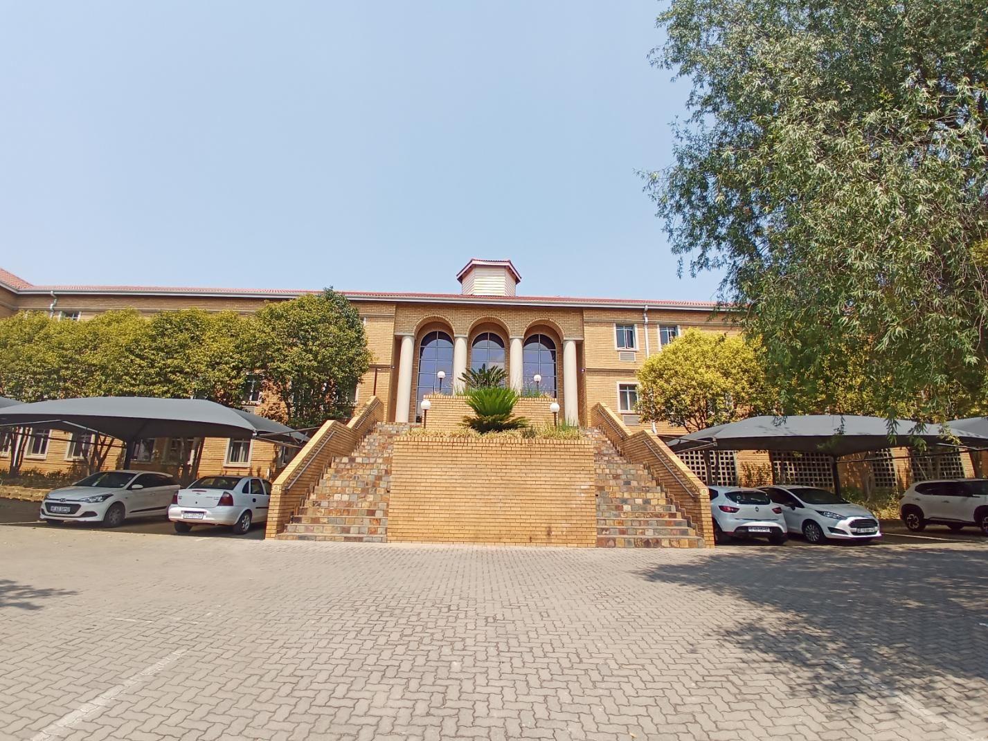 Commercial property to rent in Halfway Gardens 7 River Road P24