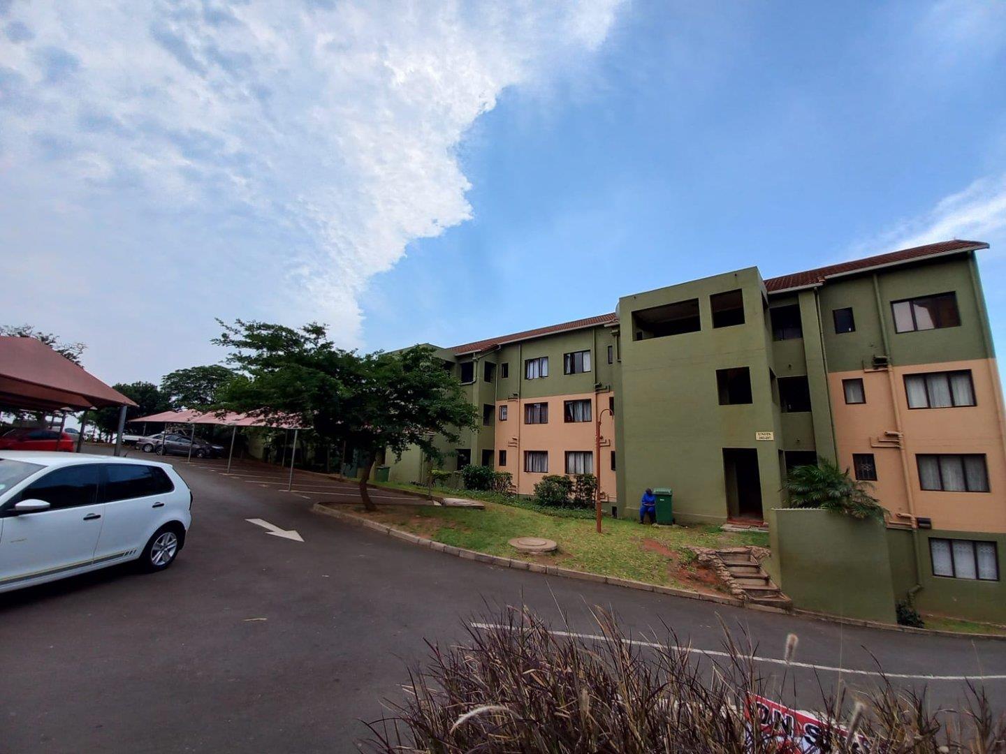 2 Bedroom Apartment / flat for sale in Montclair P24111879817