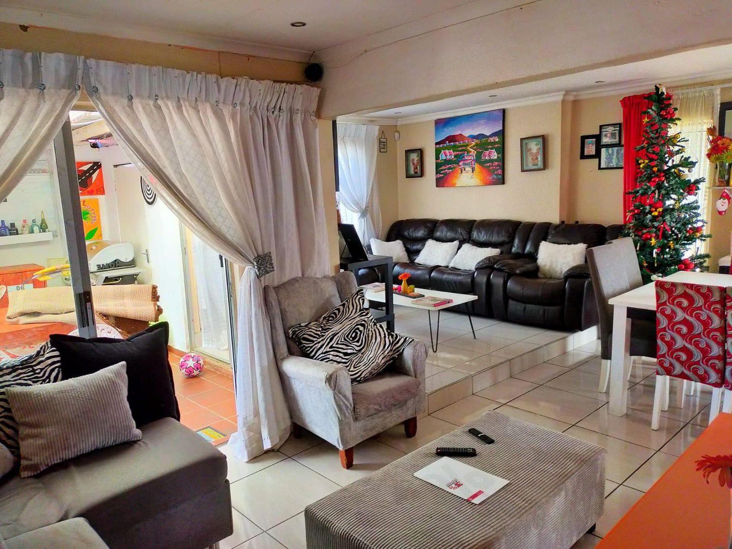 3 Bedroom House for sale in Cosmo City P24110801155