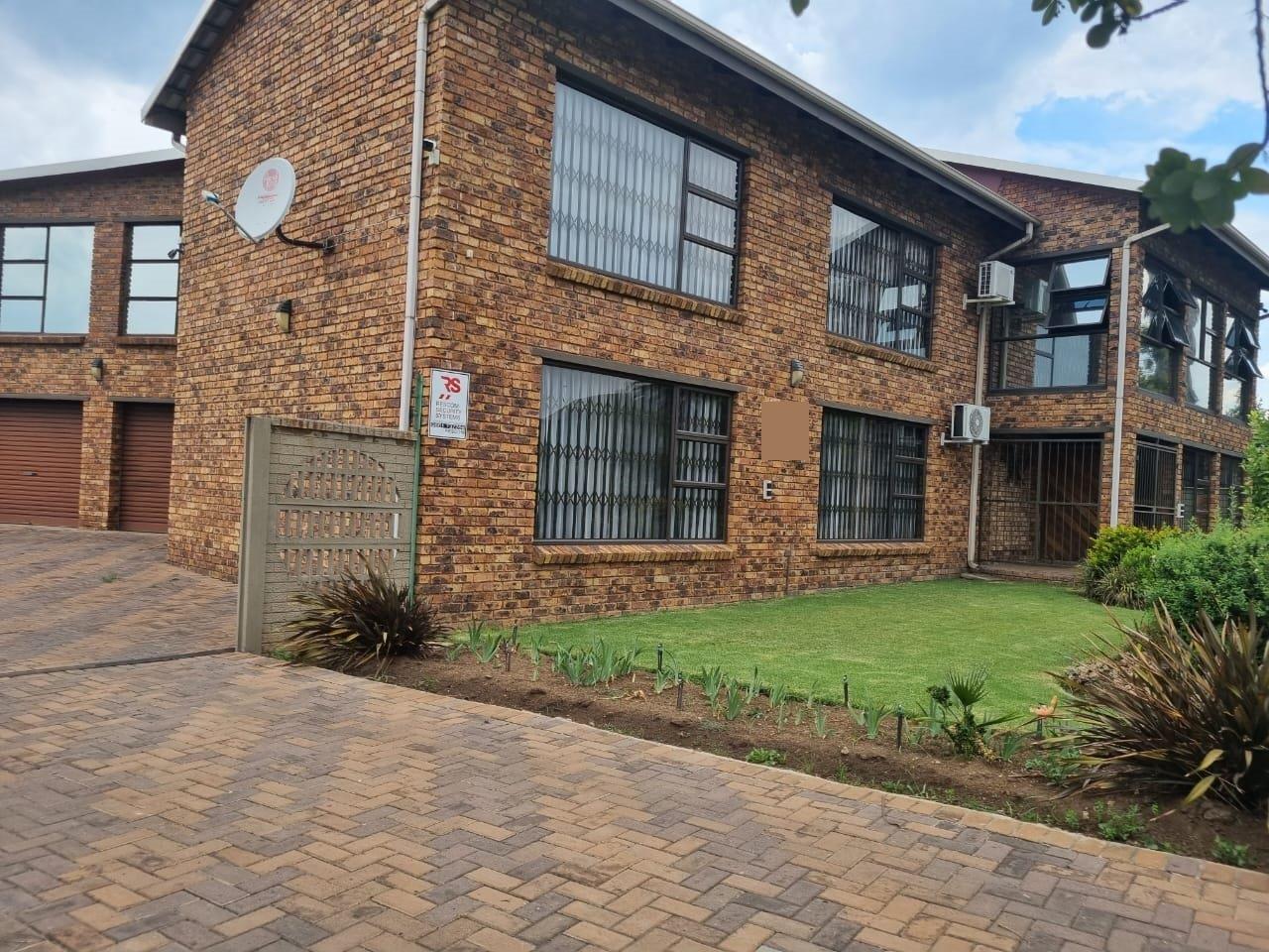 4 Bedroom House for sale in Bedworth Park P24111953263