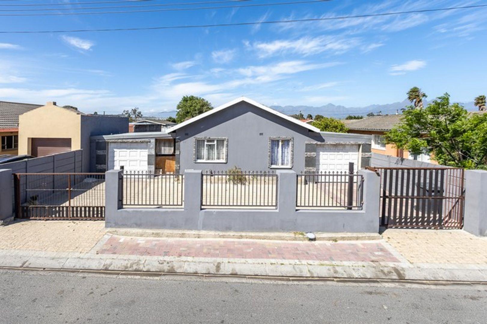 5 Bedroom House for sale in Eersterivier Industria P24114575245