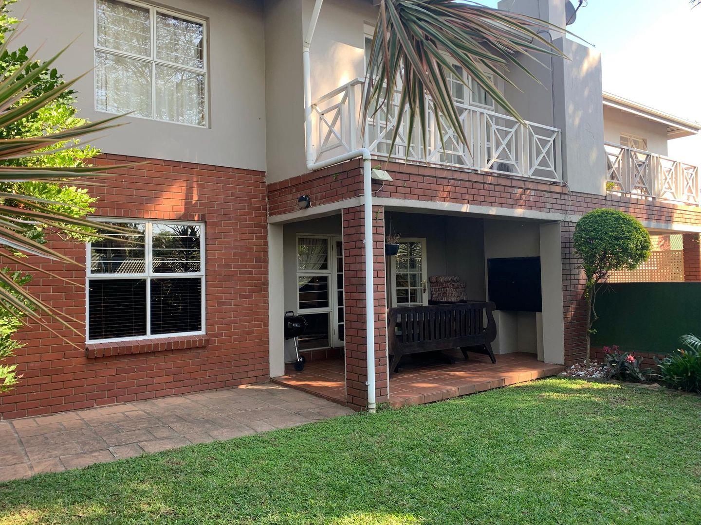 3 Bedroom Apartment / flat for sale in Mount P24111363187