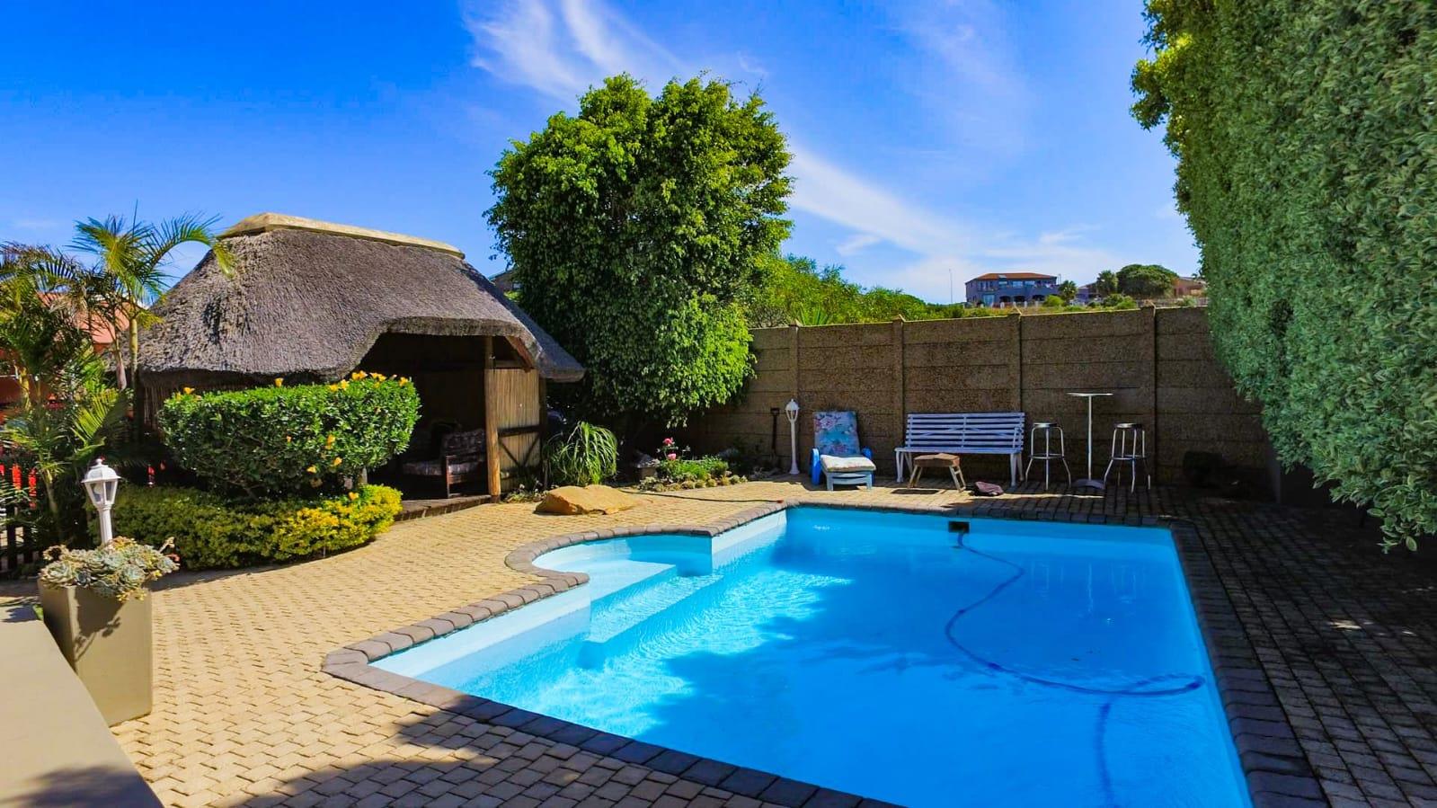 4 Bedroom House for sale in Wavecrest P24114381701