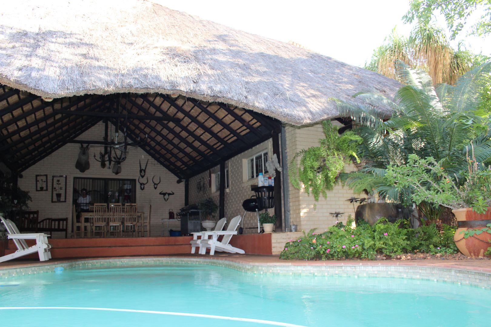 3 Bedroom House for sale in Komatipoort P24111966086