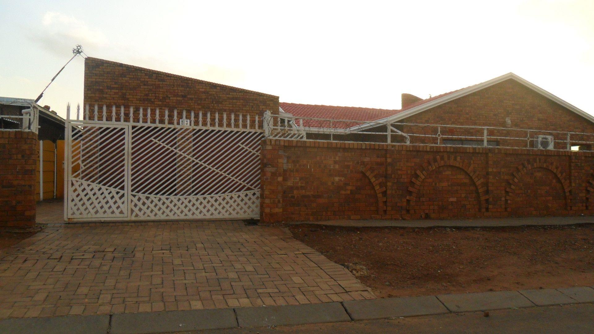 3 Bedroom House for sale in Katlehong South P24108796121