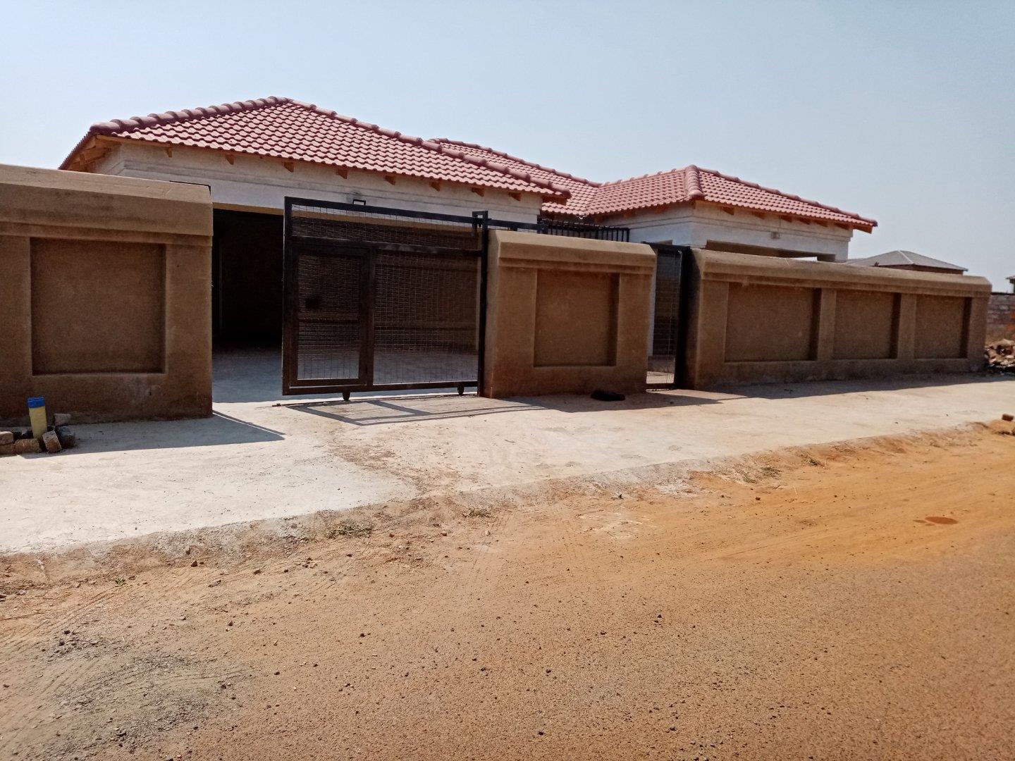 4 Bedroom House for sale in Villa Liza P24111975457