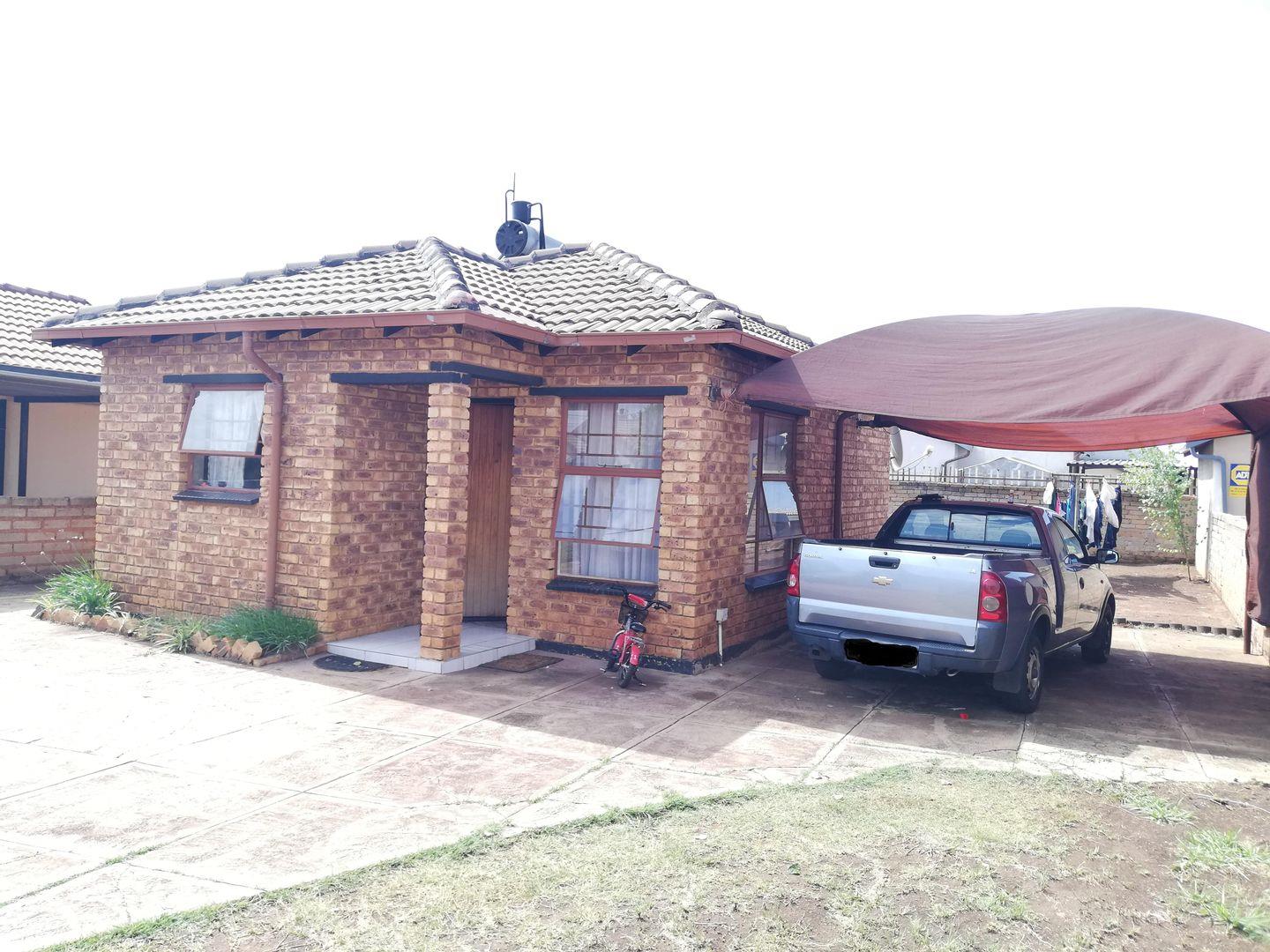 2 Bedroom House for sale in Soshanguve B P24111977886