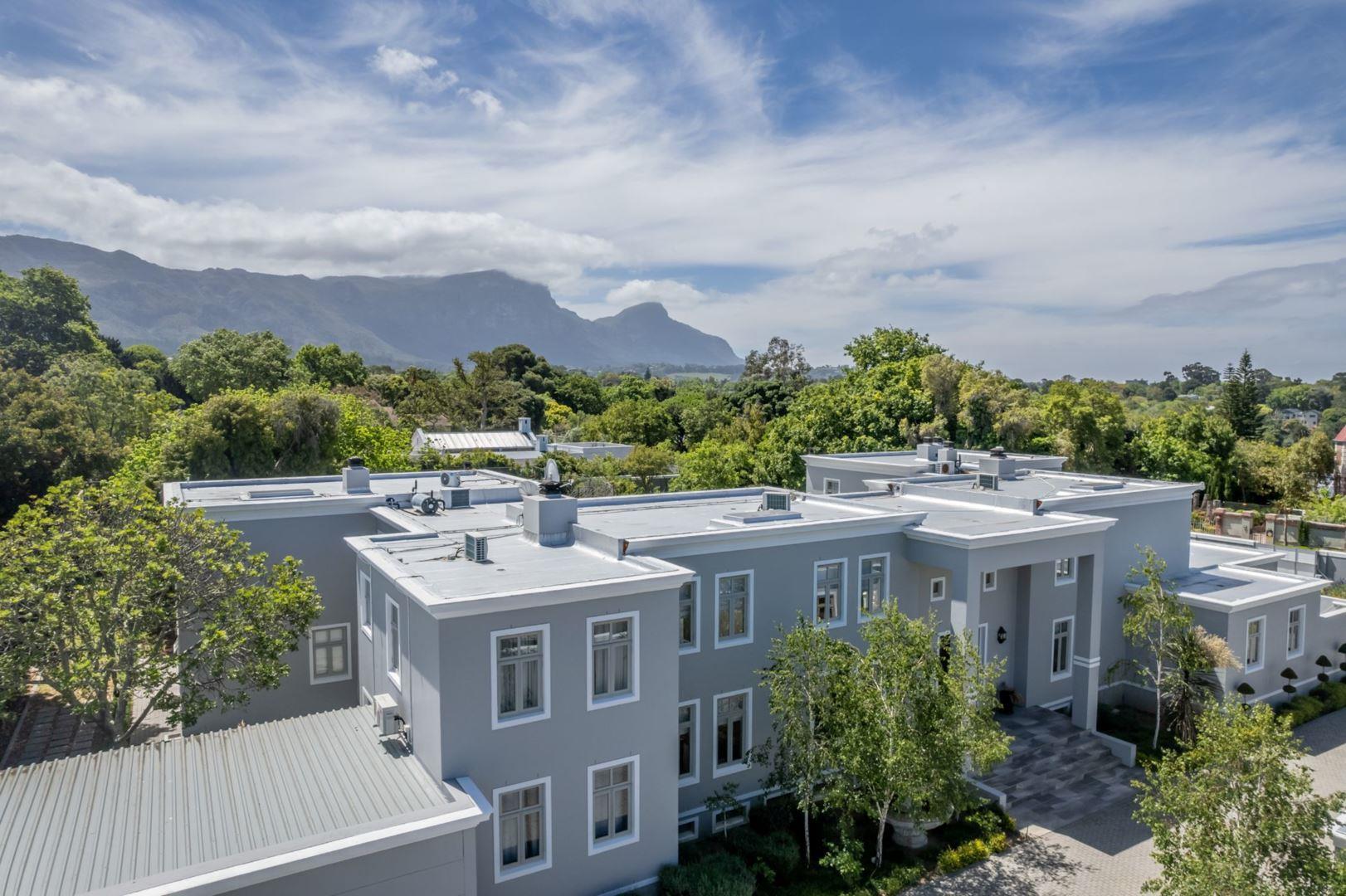 5 Bedroom House for sale in Constantia P24111981827