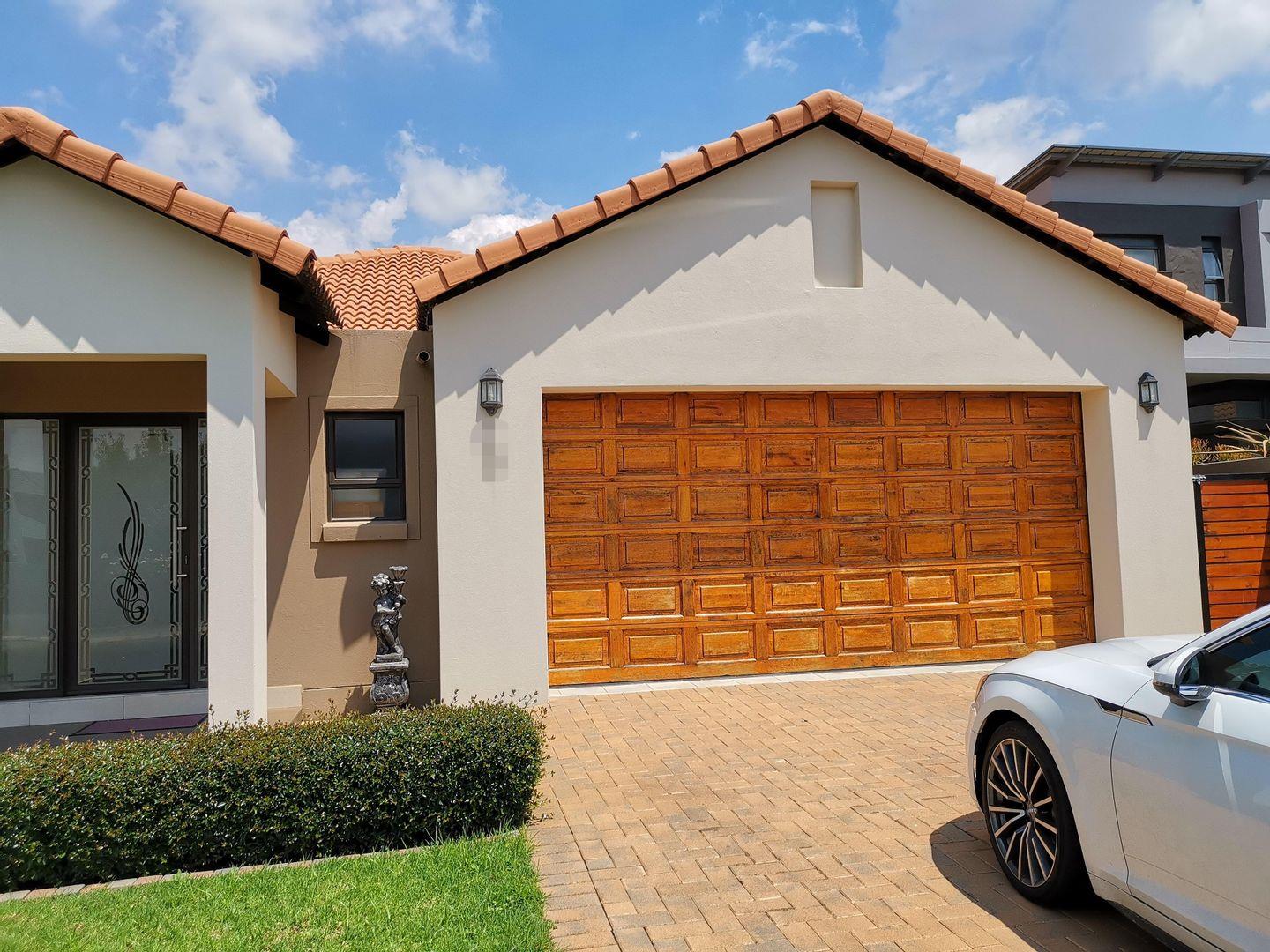 4 Bedroom Townhouse for sale in Glen Eagle Estate P24111984488