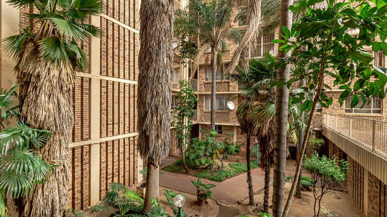 2 Bedroom Apartment / flat for sale in Ferndale 344 Kent Avenue P24