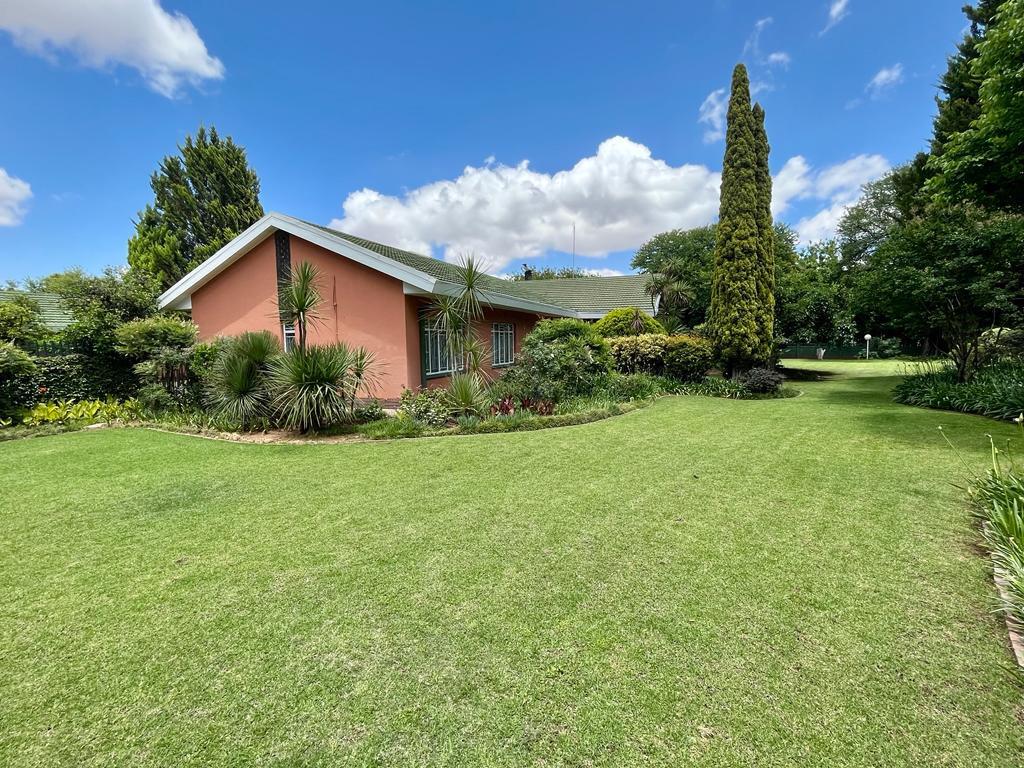 5 Bedroom House for sale in Lichtenburg P24111810305