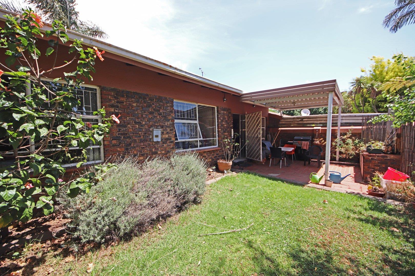 3 Bedroom Townhouse for sale in Croydon P24111952182