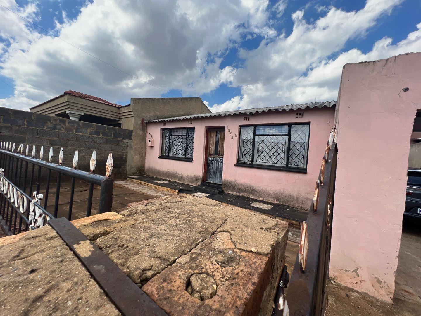 2 Bedroom House for sale in Zola P24113340279