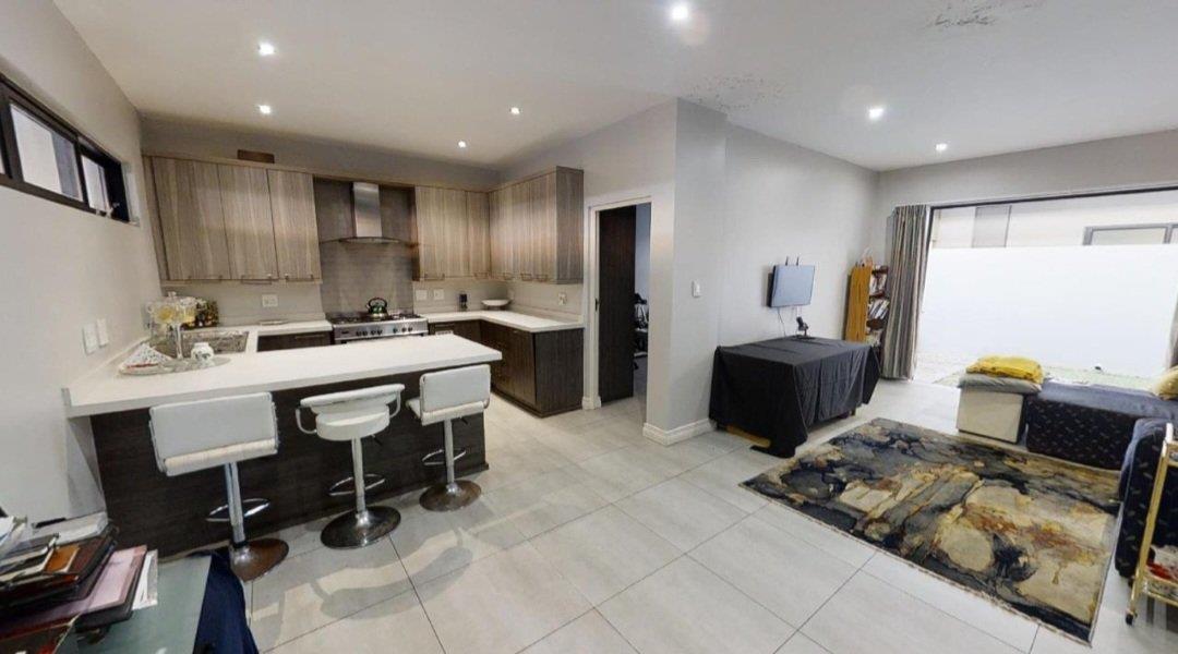 2 Bedroom Apartment / flat for sale in Menlo Park P24111316129