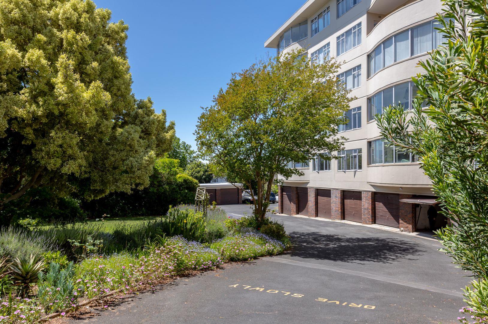 2 Bedroom Apartment / flat for sale in Kenilworth Upper P24112000773