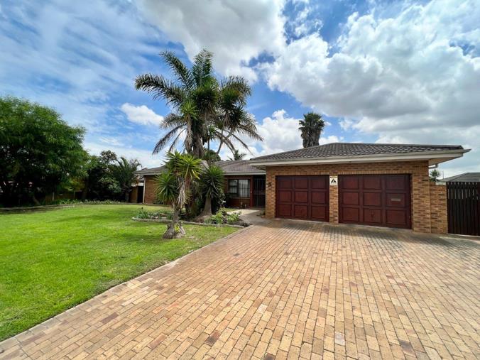 4 Bedroom House for sale in Rouxville