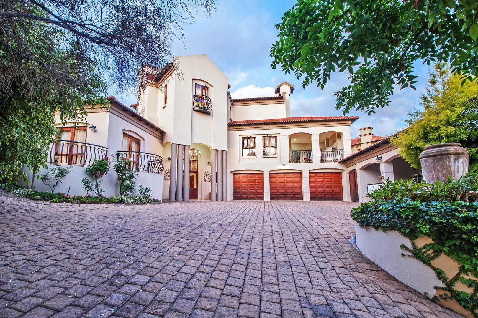 4 Bedroom House for sale in Woodhill Golf Estate P24112008271