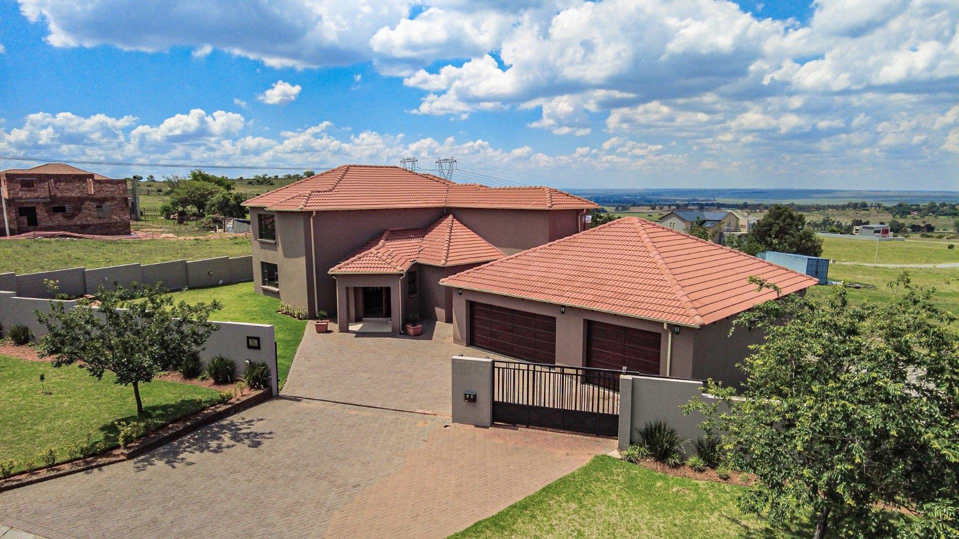 4 Bedroom House for sale in Berg En Dal P24111974363