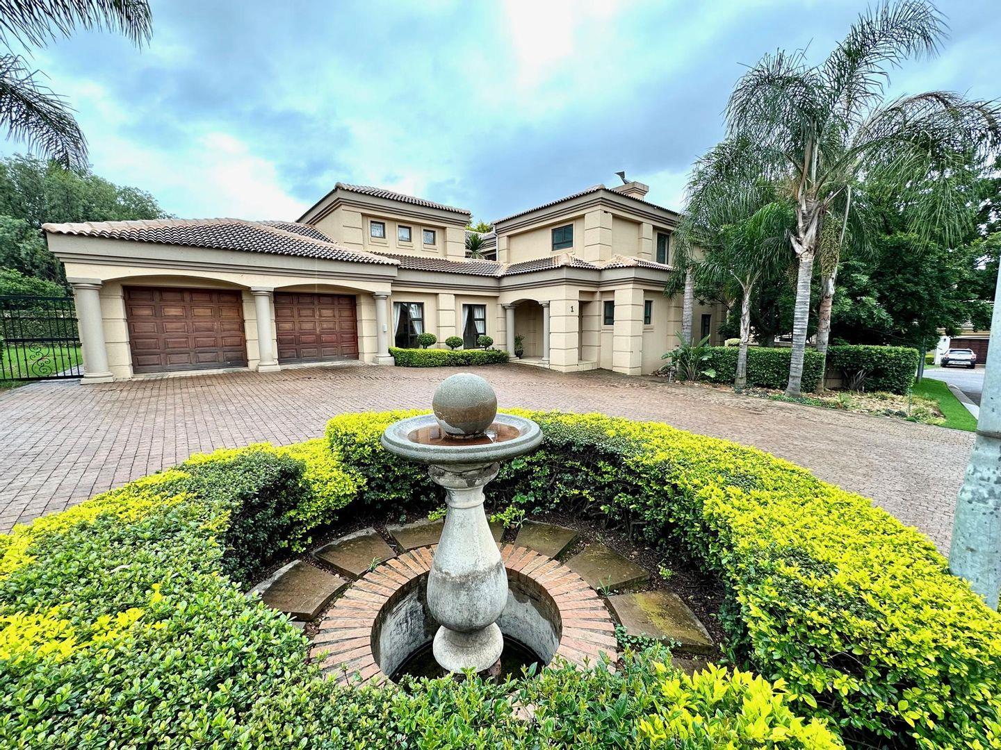 5 Bedroom House for sale in Woodhill Golf Estate P24113392846