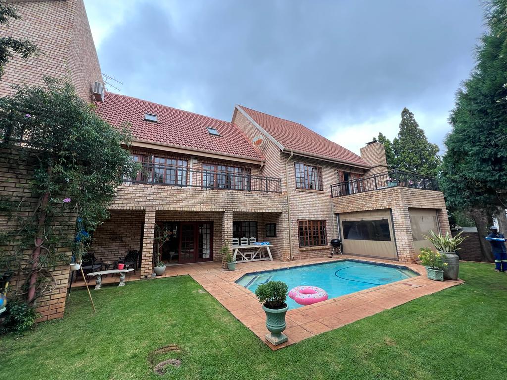 5 Bedroom House for sale in Centurion Golf Estate P24112021793