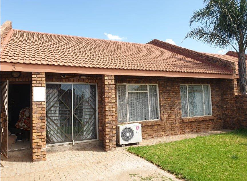 3 Bedroom Townhouse for sale in Riviera P24112030666