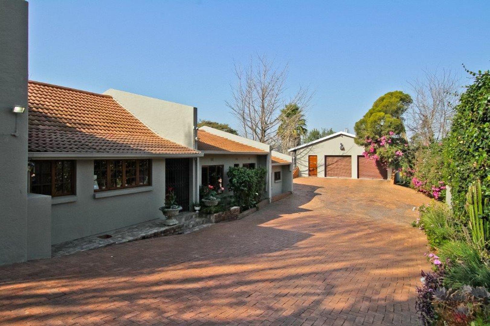 5 Bedroom House for sale in Hurlingham Manor 15 Adele Road P24