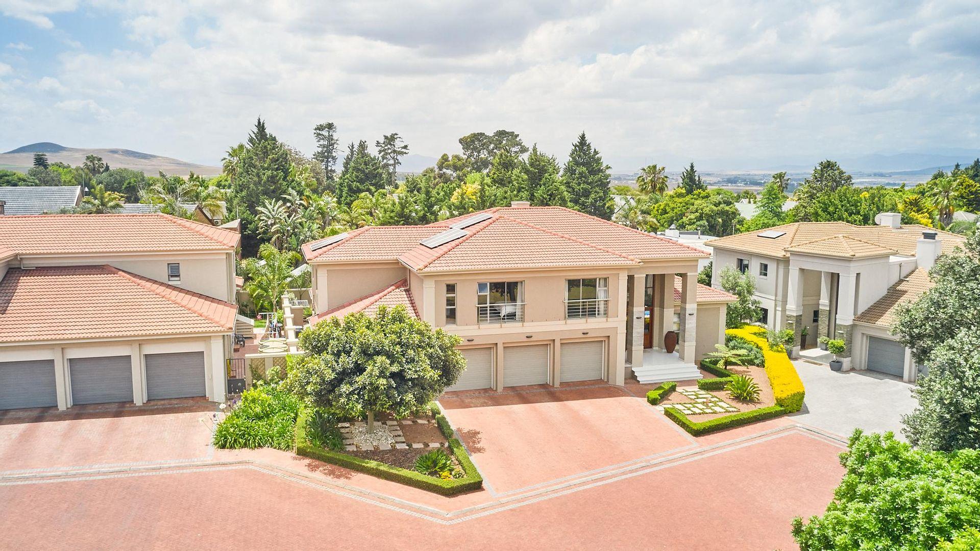 4 Bedroom House for sale in Ruitershoogte 9 Somerton Close P24112029272