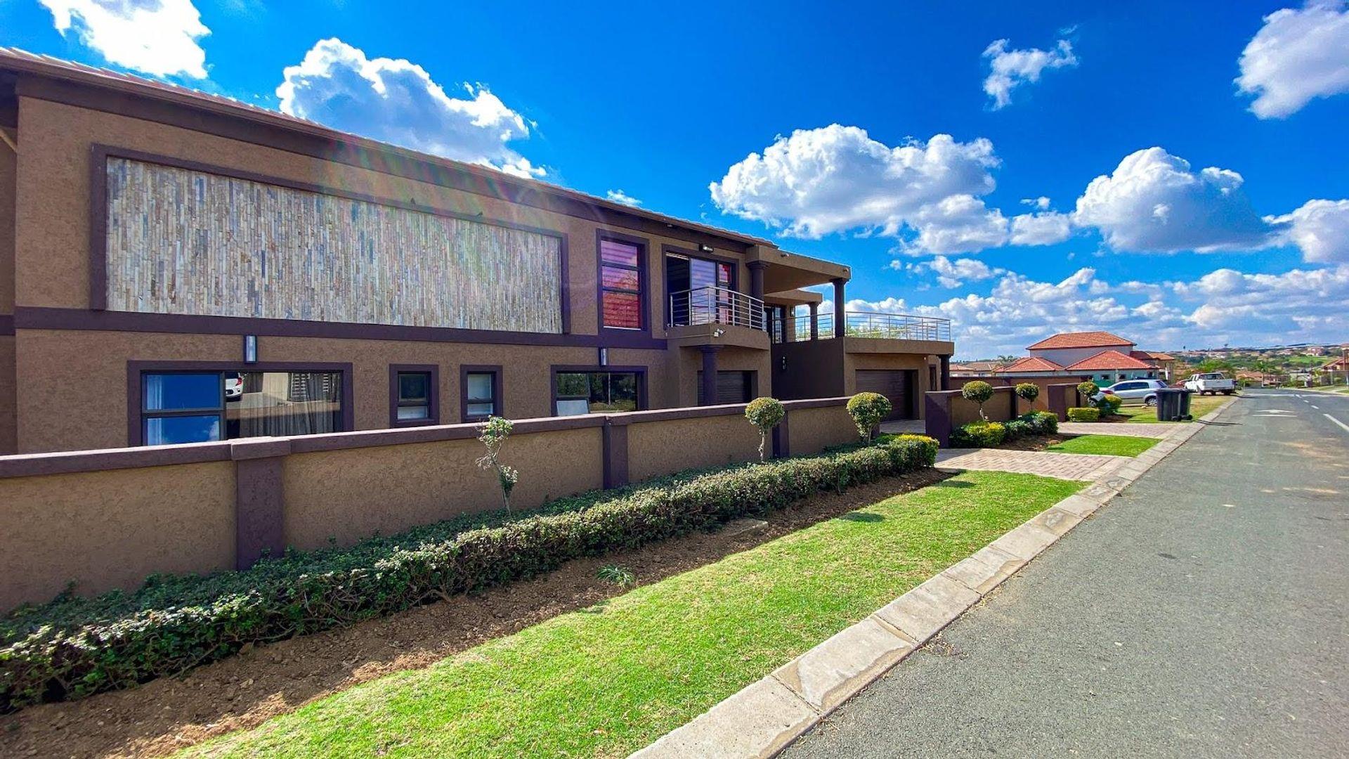 5 Bedroom House for sale in Blue Valley Golf Estate 50 Lerwick