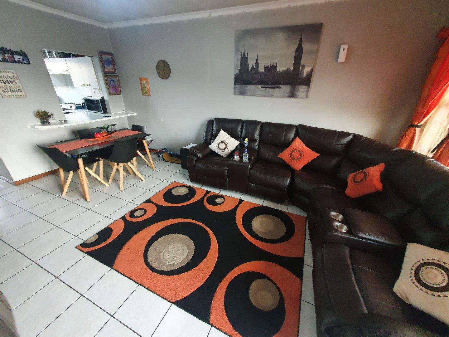 2 Bedroom Townhouse for sale in Buccleuch P24112038431